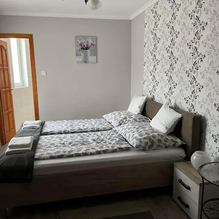Nocleg ze śniadaniem Tueskevar Panzio